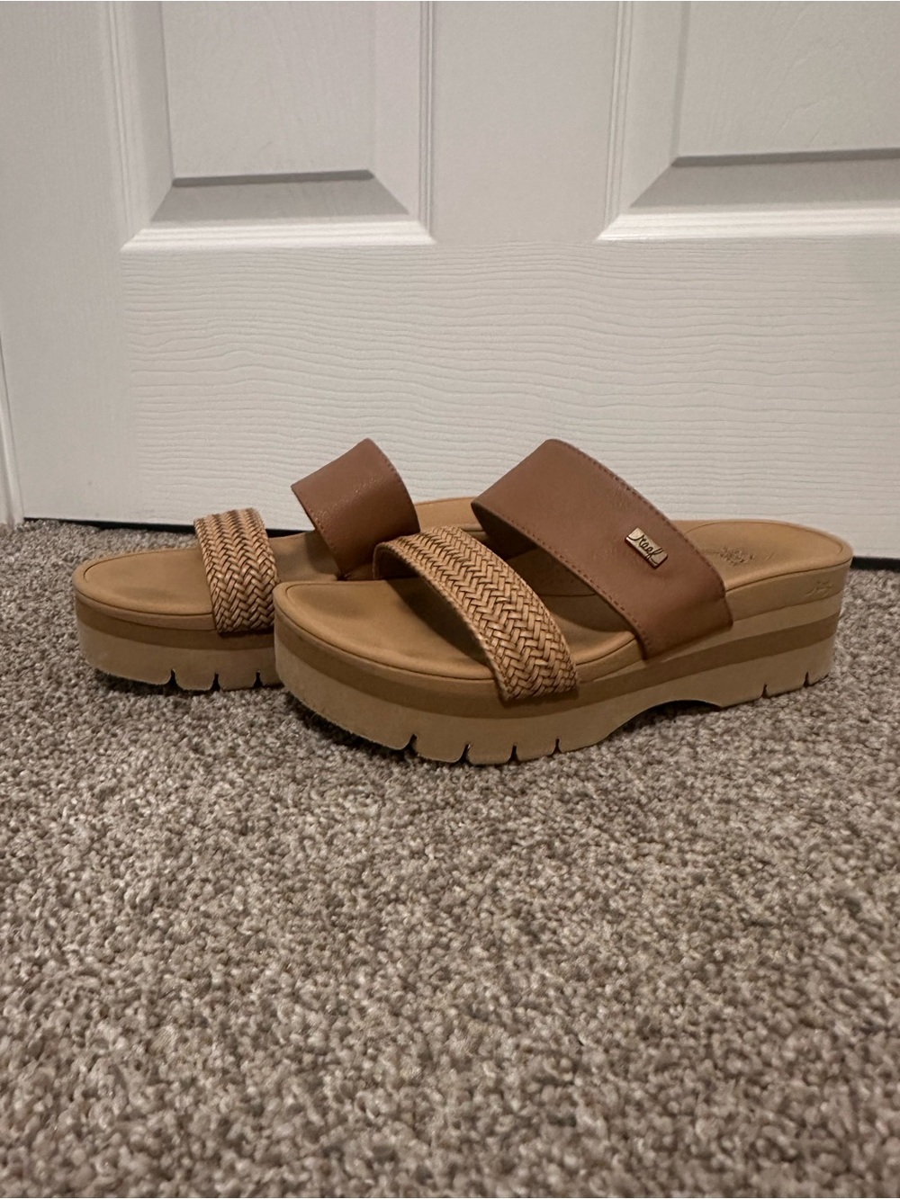 Reef Women’s Brown Woven Platform Slide Sandals - Picture 3 of 13